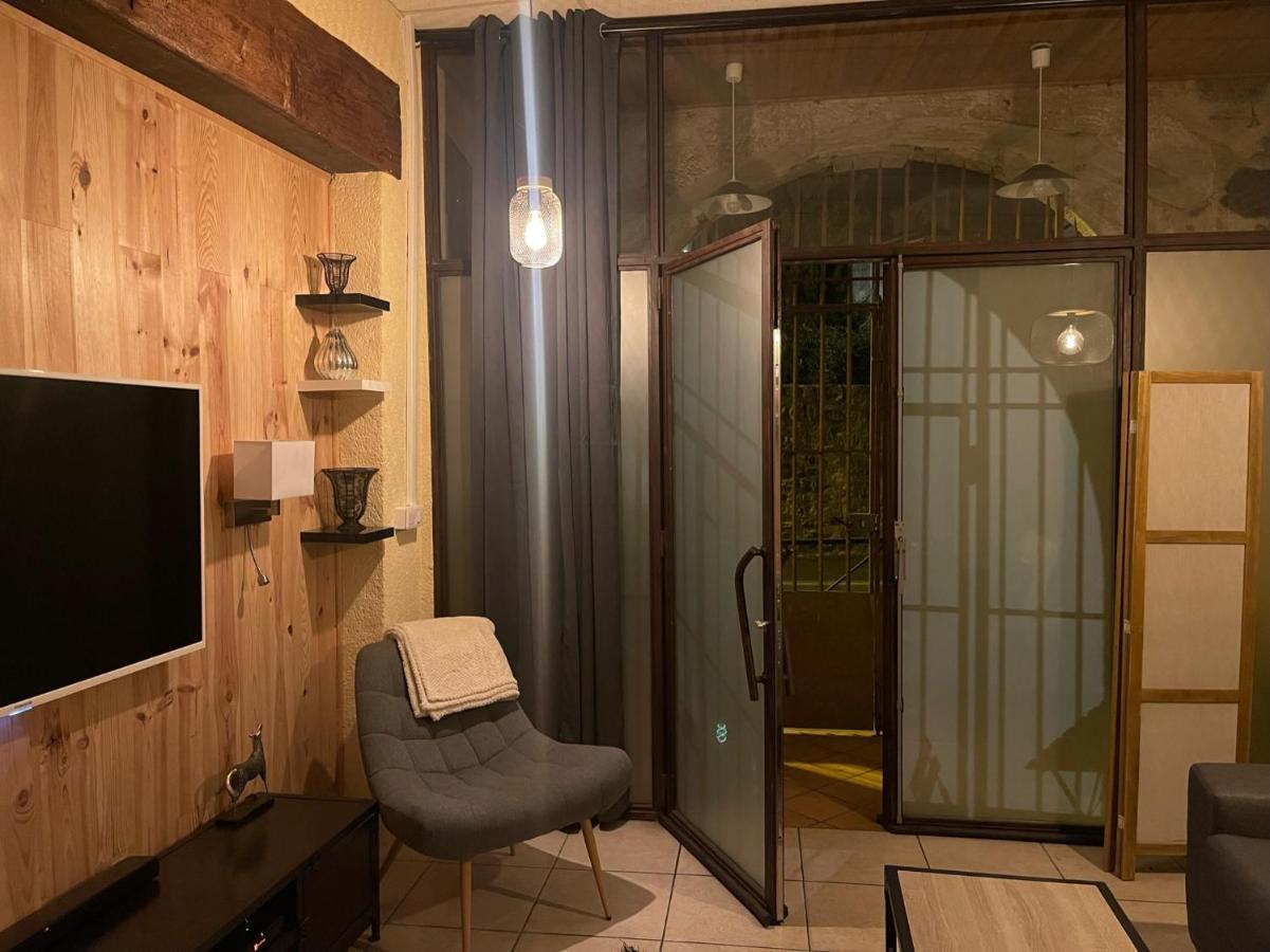 Poppy Appartement De Charme A 2 Min Centre-Ville Figeac Exterior photo