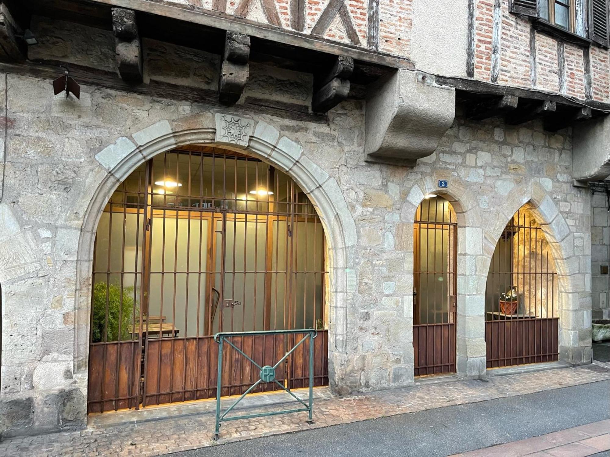 Poppy Appartement De Charme A 2 Min Centre-Ville Figeac Exterior photo